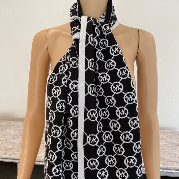 MICHAEL KORS SCARF 🧣